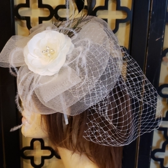 DERBY WEDDING TEA WHITE NETTED FASCINATOR HAT - Picture 4 of 8